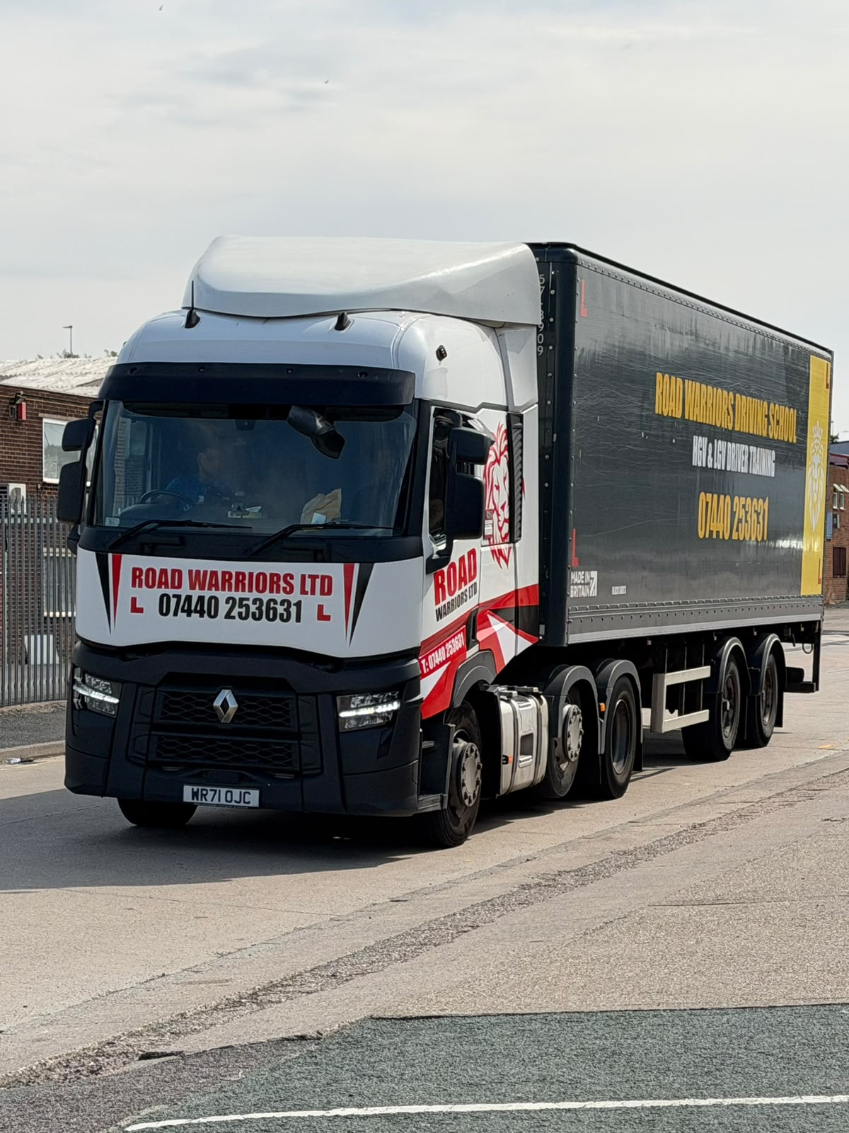 Road Warriors car and HGV driver training in West Bromwich and Birmingham